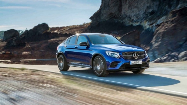Mercedes-Benz s'intéresse enfin au SUV, avec ce GLE Coupé, agressif d’apparence mais aux lignes fluides et élégantes ! Une sportive luxueuse et puissante, délivrant une puissance de 367 ch.