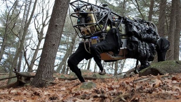 Après plusieurs années d'expérimentation, le corps des marines américains a décidé de mettre un coup d'arrêt à l'expérimentation des mulets robotiques créés par Boston Dynamics appartenant à Google, en collaboration avec le département de la Défense