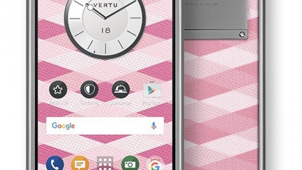 Vertu vient d'enrichir sa gamme Aster d'un nouveau modèle: le smartphone Aster Chevron ! Même fiche technique que son prédécesseur, et mêmes "privilèges", il se distingue par un habillage en toile enduite de haute qualité, et par son prix: 3 900 €