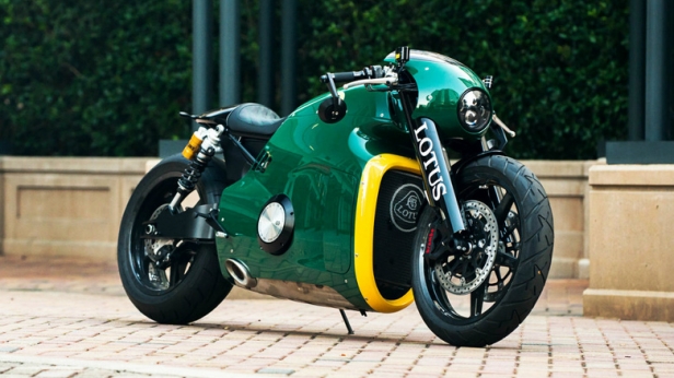 Une très exclusive Lotus C-01 est à vendre ! C'est l'un des 100 exemplaires imaginés et conçus par Daniel Simon, intégrant un bicylindre en V de 1195 cc et 200 chevaux !