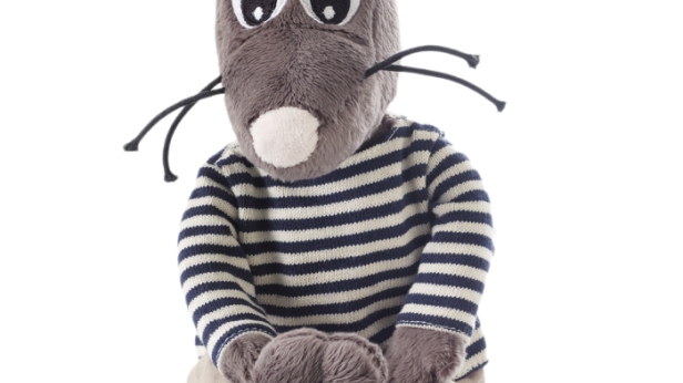 Smarty le rat est peut-être l’un des plus beaux exemples du génie français du jouet. Cette petite peluche haut de gamme est fabriquée avec des matières inoffensives pour la santé des enfants et respectueux de l’environnement