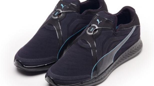 Puma concurrence les Nike MAG et dévoile son prototype de chaussure en mesure de serrer les pieds du porteur grâce au laçage automatique. L'AUTODISC sortira courant 2016