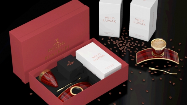Le coffret DEVIEHL-‐Ross Kopi est une édition limitée comprenant la tasse à espresso artisanale en bois de cocobolo signée DEVIEHL, assortie à 200 gr du café sauvage Luwak de Sumatra, de renommée internationale, récolté par Ross Kopi.