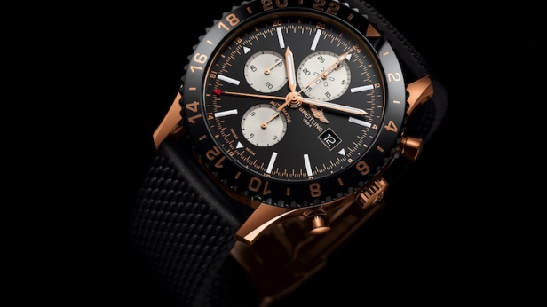 La Chronoliner de Breitling se décline dans une version en or rouge, limitée à 250 exemplaires, et s'impose comme la vraie montre du commandant de bord, en combinant chronographe et triple fuseau horaire