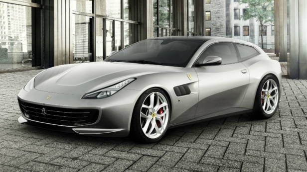 Ferrari présente sa GTC4Lusso T, la première Ferrari 4 places dotée d'un moteur V8 turbo ! Une véritable voiture familiale, polyvalente, et qui affiche une vitesse de pointe à 320km/h.