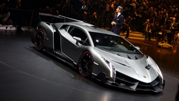 Lamborghini a décidé de baptiser son prochain hypercar “ Centenario LP 770-4 “ ! Limité à 20 exemplaires, il sera commercialisé à partir d’avril 2016 pour la somme d’environ 1 million d'€