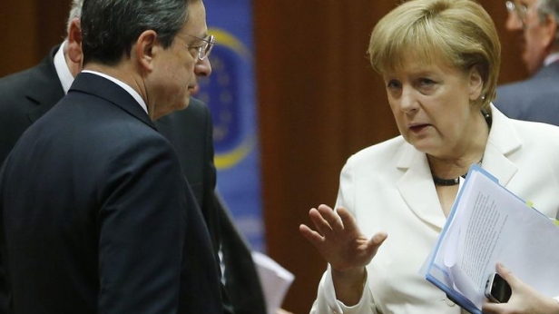 La chancelière Merkel et le patron de la BCE, Mario Draghi, se sont rencontrés vendredi. Des responsables politiques du gouvernement allemand ont plaidé en faveur de la fin du QE