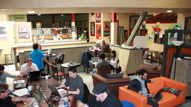 Investir dans l'immobilier de bureaux - la demande explose pour le coworking - prix moins chers pour le client entrepreneur mais plus de personnes au m² offre des rentabilités intéressantes pour l'investisseur