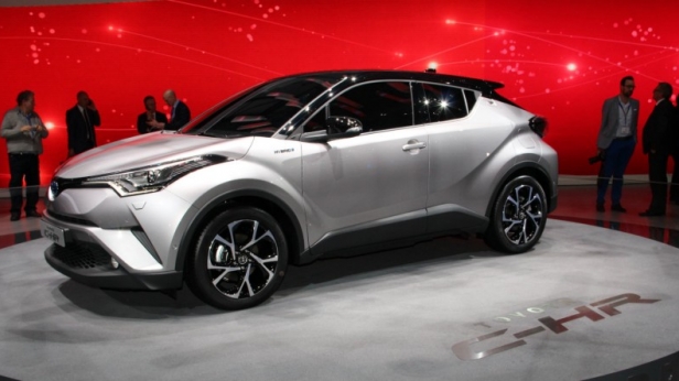 Le futur crossover de Toyota a fière allure: dérivé du concept C-HR, il joue sur les contrastes, entre technologie et écologie !