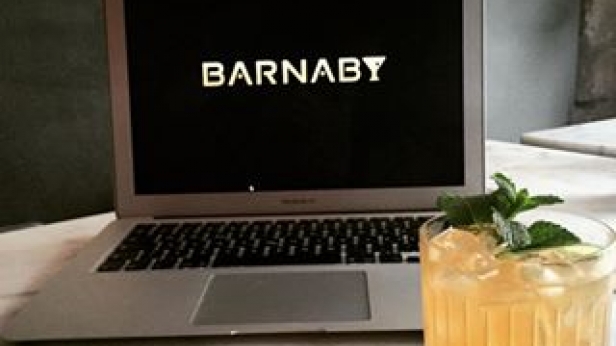 Barnaby vous permet de trouver votre bonheur parmi les plus élégants hôtels, bars à cocktails, bars à vin et salons de thé de Paris. Facile à utiliser, l'application propose un système de géolocalisation vous permettant de vous y rendre avec Uber