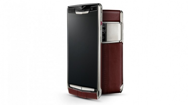 Le nouveau smartphone Vertu Signature Touch arrive sur le marché ! Le spécialiste des smartphones hauts de gamme à écran en cristal de Saphir revient avec plus de nouveautés, pour un prix de base à 8400 € ! la version la plus évoluée coûtera 17900 €