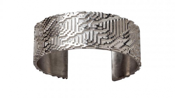 Bracelet Extrusion de la marque Espèces, pièce unique d'artisanat industriel - Le dessin a été produit par des algorithmes ! Prix de vente 480 €