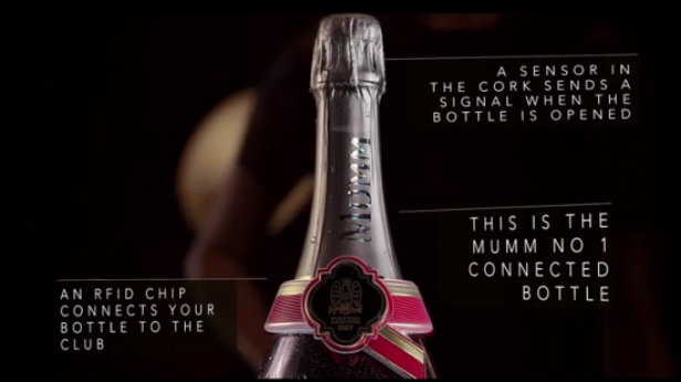 Après la montre et la voiture connectées, G.H.Mumm dévoile sa 1ère bouteille de champagne connectée - Le saut du bouchon déclenche automatiquement la musique et la lumière choisis par l’utilisateur, pour une ambiance personnalisée exceptionnelle !