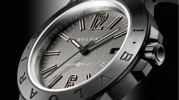 Bulgari présente la première montre de luxe connectée: la Diagono "E" Magnesium. Elle devrait être commercialisée début 2016