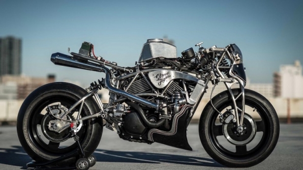 Cherry’s Company sublime la Harley Davidson XG 750 Street, avec de lourdes modifications esthétiques et mécaniques ! Un modèle unique commandé par Harley Davidson