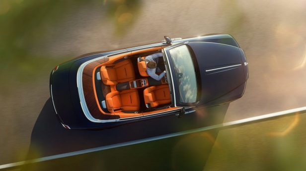 Rolls-Royce dévoile son cabriolet avant-gardiste, la Rolls Royce Dawn: les toutes dernières technologies combinées à un design intemporel créé sur mesure