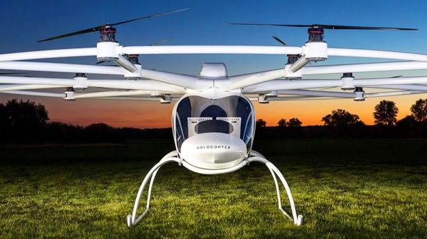 E-Volo a fait voler le Volocopter VC200 télépiloté à la manière d’un drone, en attendant le premier vol habité ! Un essai concluant qui dessine le futur de l'hélicoptère
