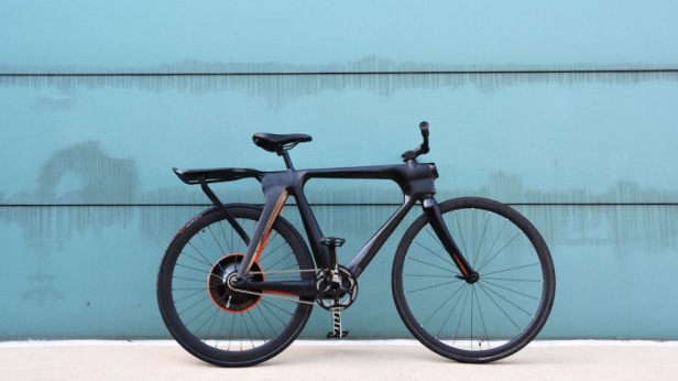 Shibusa, un concept de vélo urbain, au look épuré et agressif, doté d’une assistance électrique activée à la demande...