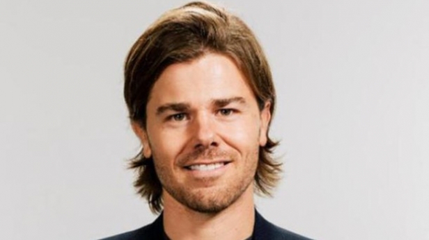 Dan Price est obligé de louer sa maison pour se rémunérer et son associé en est venu au procès...