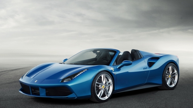 La Ferrari 488 Spider, nouvelle décapotable de la firme: avec 660 chevaux vapeur sous le capot, elle passe de 0 à 100 km/h en 3 secondes ! Ce qui en fait la Spider la plus rapide de l’histoire.