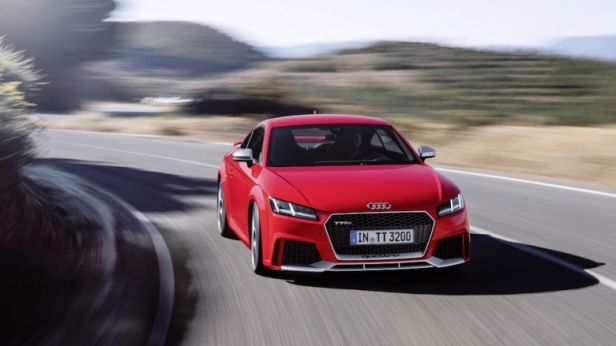 Audi vient de lever le voile sur ses nouvelles TT RS Coupé et TT RS Roadster, équipés d’un nouveau moteur cinq cylindres en aluminium de 400 ch !