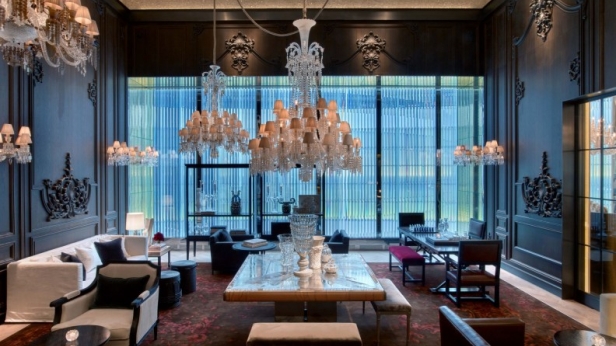 La célèbre cristallerie Baccarat vient d'ouvrir son premier hôtel à New York ! Doté de 114 chambres et suites, tout en élégance et en raffinerie, il est le premier des hôtels qui ouvriront à travers le monde.