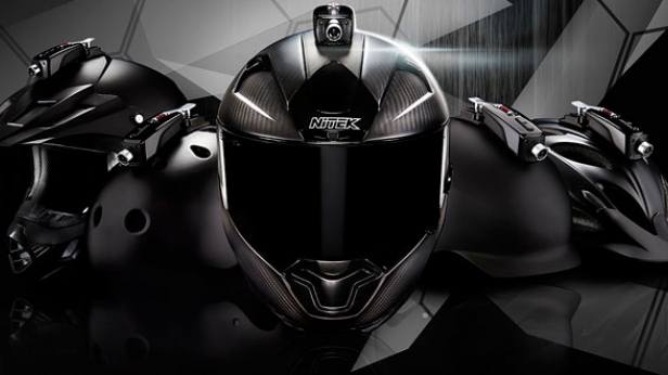 Le MoHawk de Fusar est l'objet ultime pour motards: il se fixe sur tous les casques et sert de caméra d'action avec la possibilité de réaliser des vidéos embarquées faciles à partager ! Il convertit même le casque en kit main libre