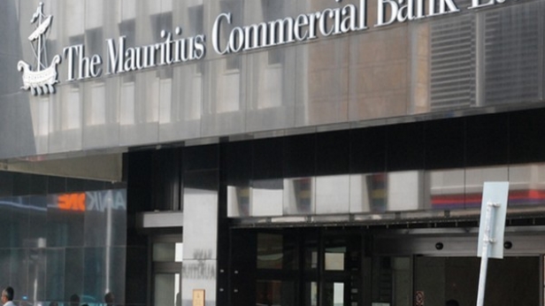 Charles Sannat a consacré le numéro 2 entier de sa lettre STRATEGIES en novembre. Dans quelques jours, la directive qui permet aux banques françaises de ponctionner votre compte pour se renflouer entre en vigueur. Il est temps de changer de banque !