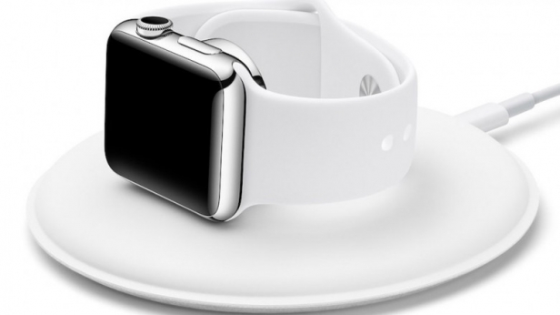 Le Magnetic Charging Dock d’Apple est désormais disponible. Il va offrir aux utilisateurs de l'Apple Watch de recharger ses batteries en la posant au choix à plat ou sur sa tranche. Il est vendu à 89€