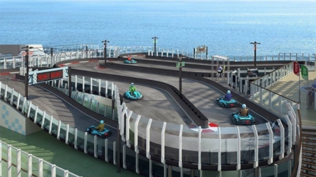 Faire du karting en plein mer est désormais possible ! Le Norwegian Joy est le premier paquebot équipé d'un circuit de karting, de 230 mètres de long et à 60 mètres des flots. Disponible à partir de 2017