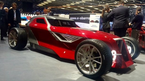 Le projet d'école Sbarro de 2017 est Mojave : Un hot rod suisse qui renvoie aux modèles des années 30 ! Un immense capot loge un V8 (Jaguar) de 294 ch couplé à une boîte mécanique 5 rapports (BMW), le tout en proposant un look vintage !