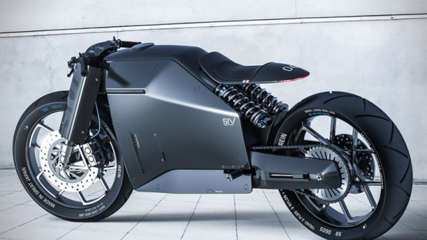 Ce concept de moto au look futuriste rend hommage à l'influence des designers japonais - La beauté du travail artisanal est mise en évidence et se combine parfaitement avec les dernières technologies, notamment l'utilisation de la fibre de carbone