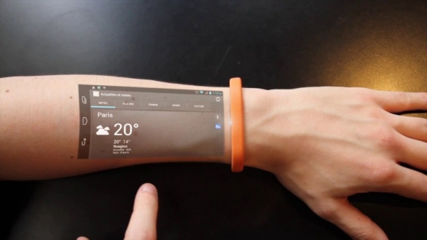 Cicret est le nom d'un bracelet révolutionnaire qui rend votre bras tactile ! Imaginé et conçu par une start-up française, ce bracelet connecté permet de faire tout ce qu'on fait avec tablette ou smartphone mais sur son bras. Prototype en cours..