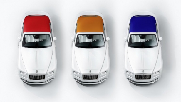 Rolls-Royce présente la Dawn Inspired By Fashion, dont la finition joue sur le contraste des couleurs.