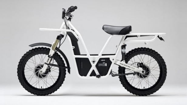 Pour les adeptes du vélo électrique, UBCO lance le 2X2, un vélo tout-terrain, doté d'une batterie qui chargée au max permet de faire 100 km en moyenne, et de port USB et 12V pour recharger votre smartphone. Disponible en pré-commande