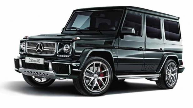 Mercedes Benz frappe fort avec cet engin : le G65 AMG propose un V12. Bi-turbo, avec 612 ch sous le capot. Il engloutit le 0 à 100 km/h en 5,3 s ! A seulement 293.600 euros ....