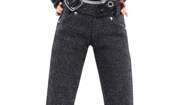 Barbie sort en édition spéciale « Andy Warhol » en hommage au célébre artiste ! Cette poupée pour le moins exceptionnelle est disponible chez Colette au prix de 139,99€