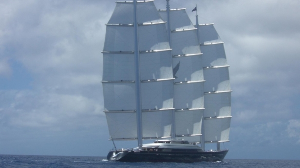 Le yacht à voile MALTESE FALCON plus grand voilier privé du monde, long de 88m, construction en Turquie