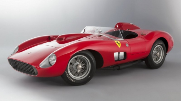 Cette Ferrari 335 Sport Scaglietti de 1957 va être vendue aux enchères, pour un prix estimé à 30 millions d'euros ! Une voiture d'exception qui s'est illustrée durant les 24 Heures du Mans et les Mille Miglia, et fut pilotée par les plus grands