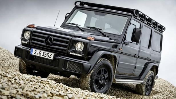 Le nouveau Mercedes G devient plus luxueux dans sa nouvelle version 350 d Professional. Un SUV plus baroudeur, qui se destine davantage aux terrains difficiles ! A partir de 90 636,35 euros