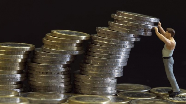 L'économie française a recommencé à créer des emplois au deuxième trimestre 2015 dans le secteur marchand avec une "légère hausse" de 0,2%.