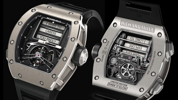 Le dernier modèle présenté par Richard Mille est aussi luxueux qu'inattendu: la Richard Mille RM 69 Erotic Tourbillon affiche des phrases à caractère érotique... En édition limitée à seulement 30 exemplaires, son prix n'est pas encore connu