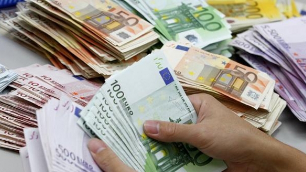 Selon un sondage du magazine en ligne " Le point ", 1 Français sur deux (51 %) estime que son pouvoir d'achat a baissé au cours des douze derniers mois.