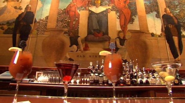 Un verre de Cognac à 760 $, de la Cuvée prestige Frapin 1888, à déguster au King Cole Bar au St. Regis Hotel à New York ! Un bar mythique, où les grands noms - célébrités et bouteilles- s'y retrouvent !