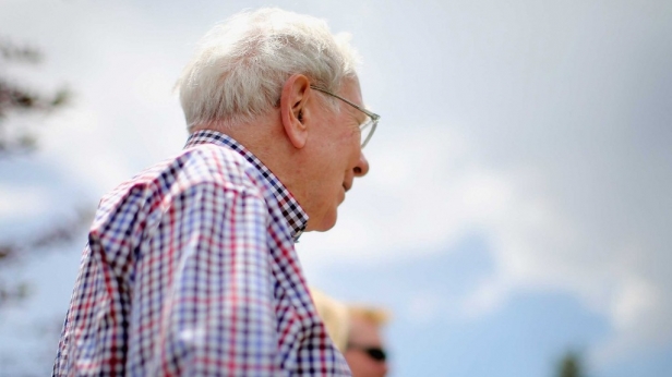 Warren Buffet explique que les élites américaines ont perdu plus de $100 Mds en 10 ans à ne pas simplement miser sur des ETF indiciels et privilégier les hedge funds
