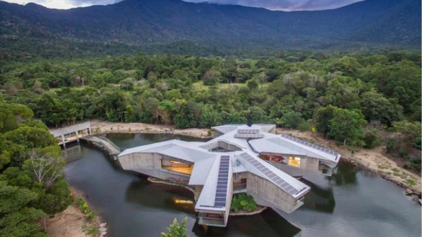 La maison Star Wars: une maison futuriste et spectaculaire, alimentée par des panneaux solaires et par un énorme réservoir souterrain d'une capacité de 250 000 litres