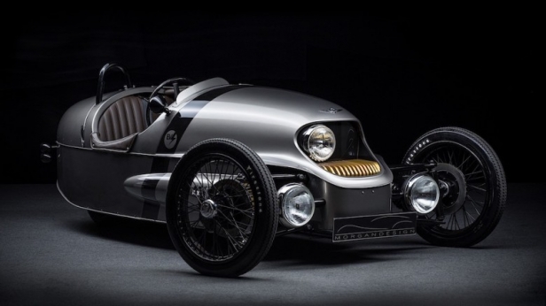 La marque anglaise Morgan a dévoilé un trois-roues électrique au design rétro, bourré des dernières technologies ! Cet EV3 Concept sera commercialisé fin 2016 à 30 000€