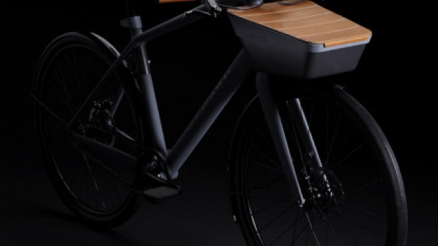 Le Canyon Urban Commuter, un vélo élégant et sobre, qui utilise une courroie à la place de la chaine, et qui a intégré le système IXOW pour plus de sécurité. A 1 699€ ce petit bijou !
