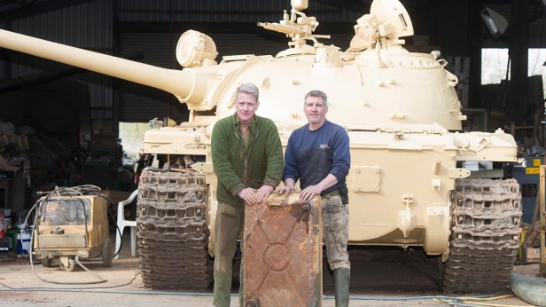 Nick Mead, collectionneur de véhicule militaire, 55 ans, a trouvé 2M£ d'or dans un vieux tank russe qu'il a acheté 37000$