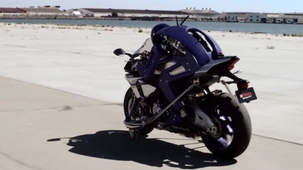 Yamaha vient de dévoiler un concept de robot autonome, en mesure de conduire une moto - Il est capable de filer sur un circuit à près de 150 km/h sans aucune intervention humaine !